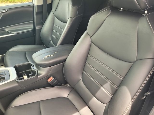 Used 2022 Silver Toyota XLE Premium image 13