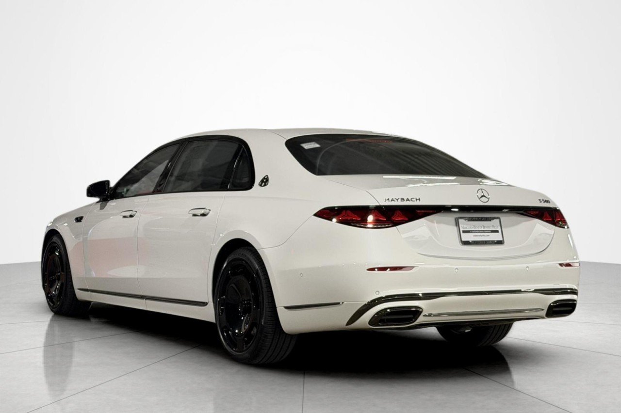 New 2027 MANUFAKTUR Moonlight White Metallic Mercedes-Benz Maybach S 580 4MATIC® Sedan image 3