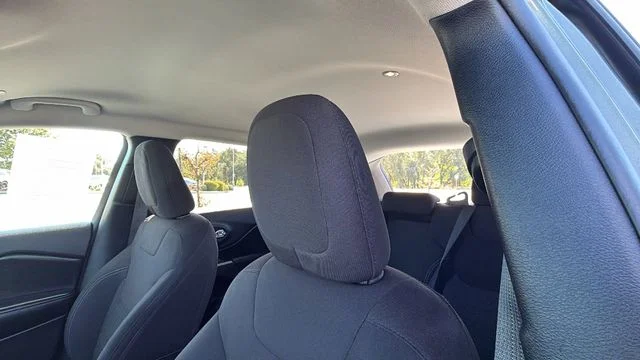Used 2019 Green Jeep Latitude image 22