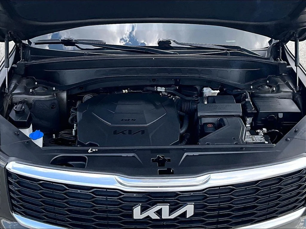 Used 2022 Green Kia EX image 11