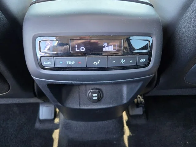 Used 2025 Black Hyundai SEL image 16
