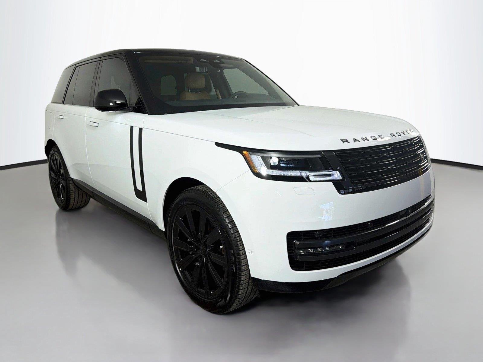 New 2026 Fuji White Land Rover SE image 3