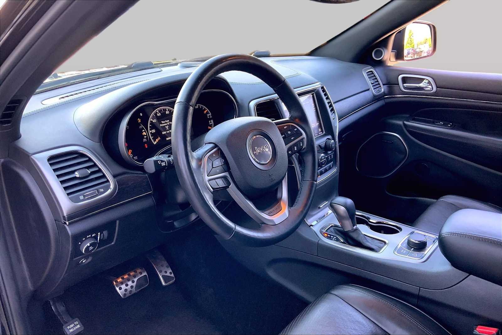 Used 2018 Diamond Black Crystal Pearlcoat Jeep High Altitude image 17