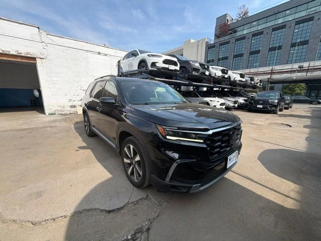Used 2023 Black Honda Touring image 3