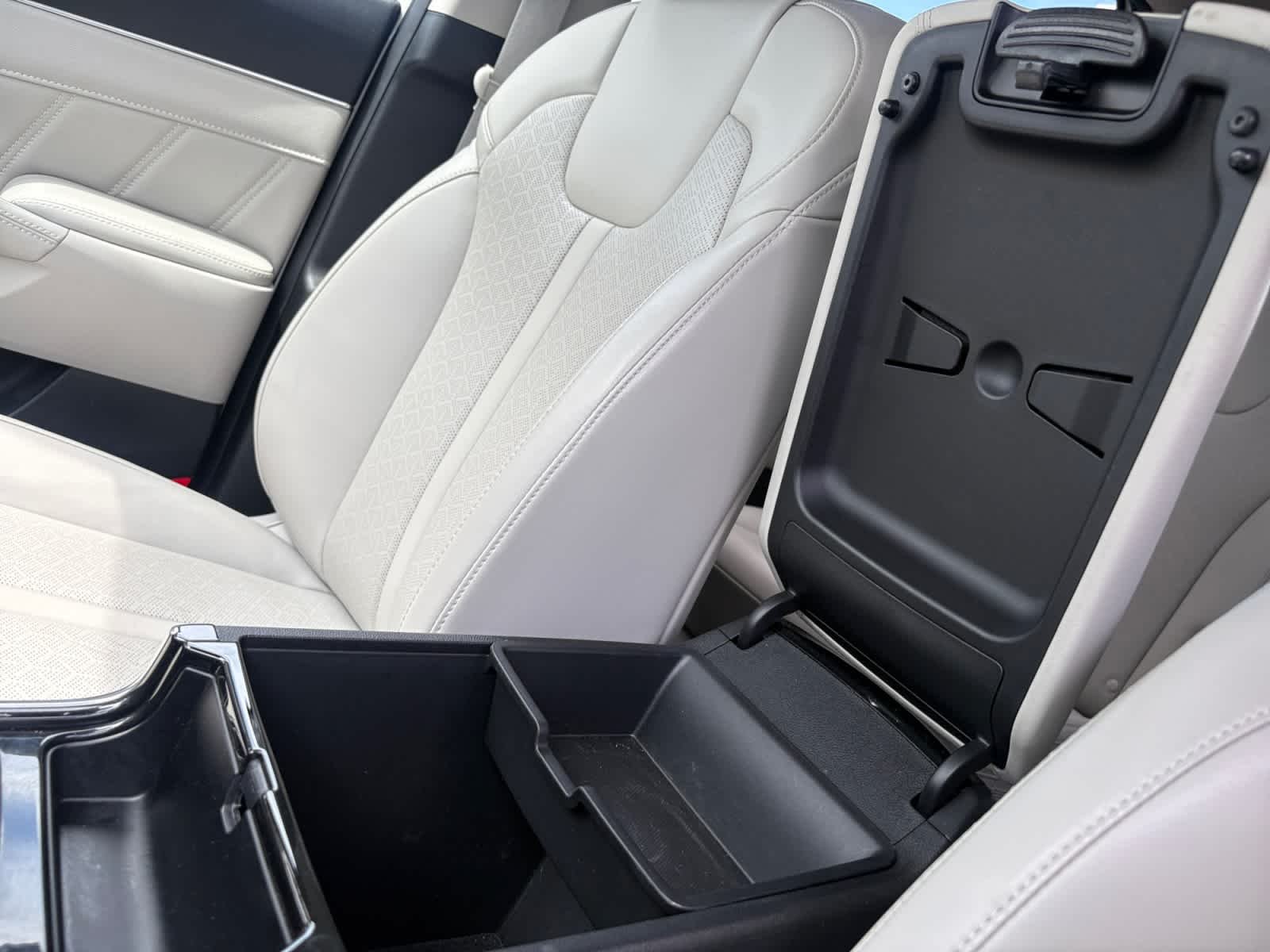 Used 2023 Glacial White Pearl Kia SX image 34