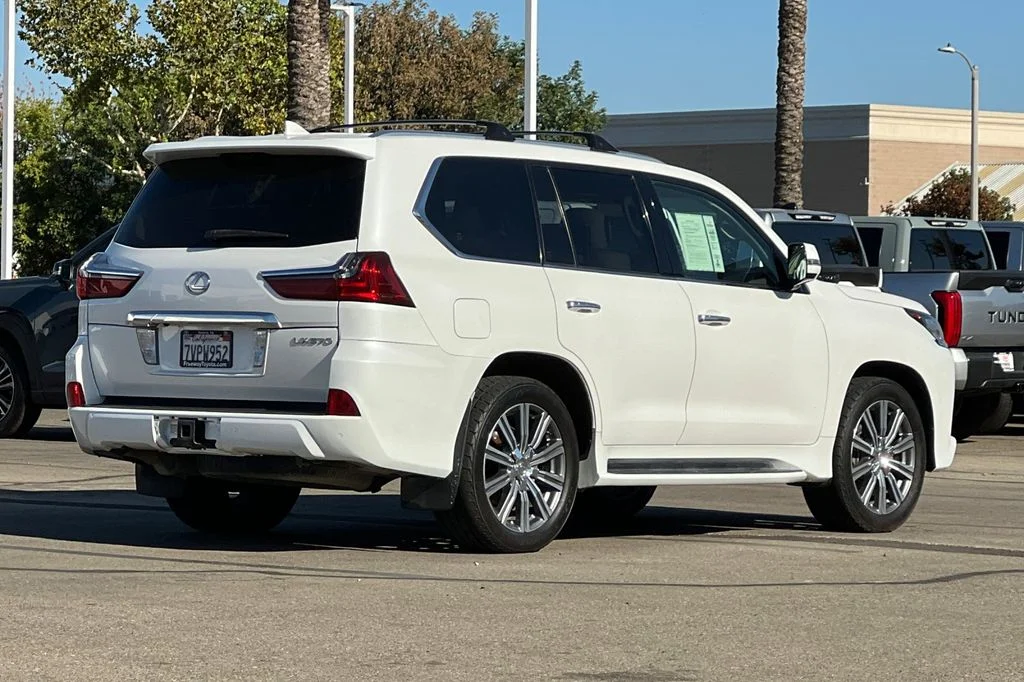 Used 2017  Lexus 570 image 5