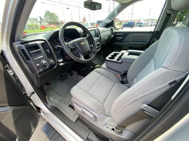 Used 2018 Silver Ice Metallic Chevrolet Custom image 13