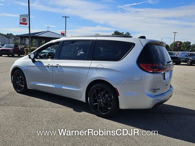 2026 Chrysler Pacifica Select - Photo 10