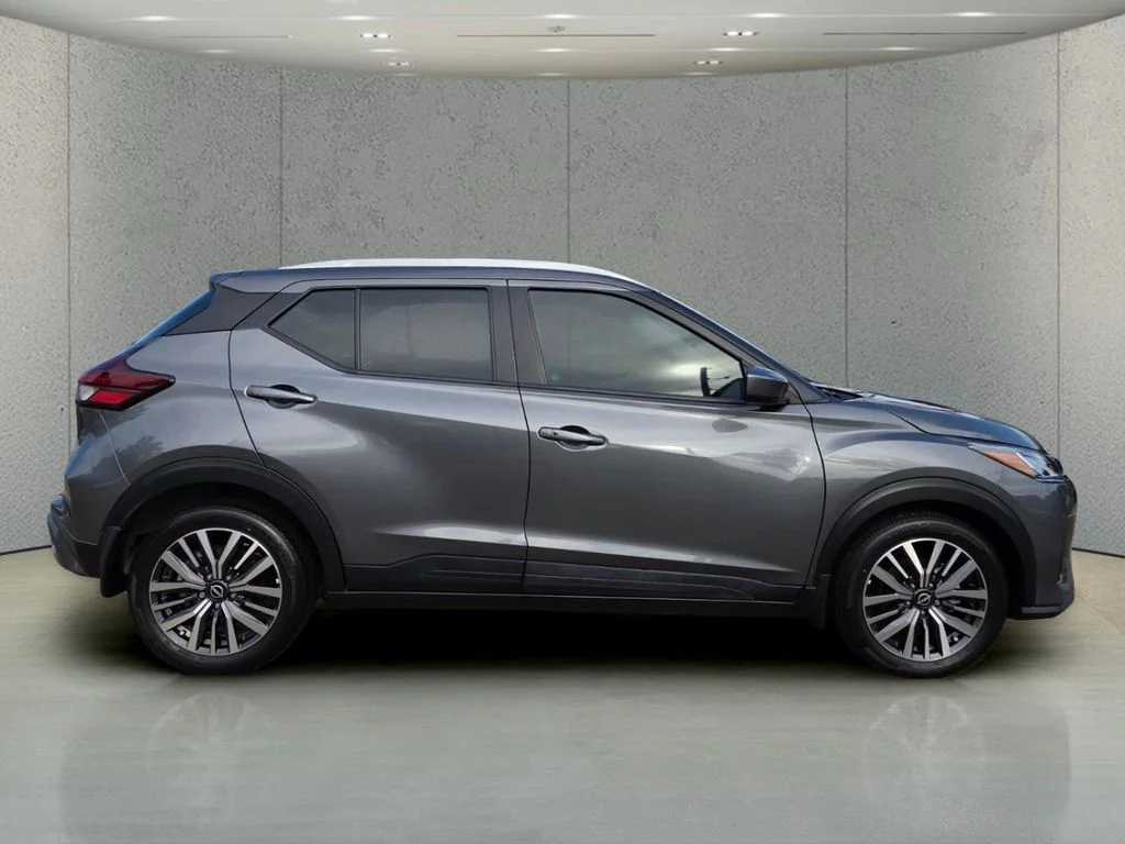 Used 2024 Gray Nissan SV image 5