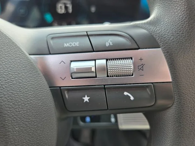 Used 2025 Blue Hyundai SEL image 31