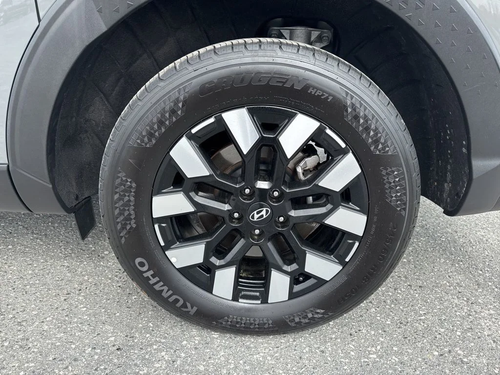 Used 2025 Gray Hyundai SEL image 31