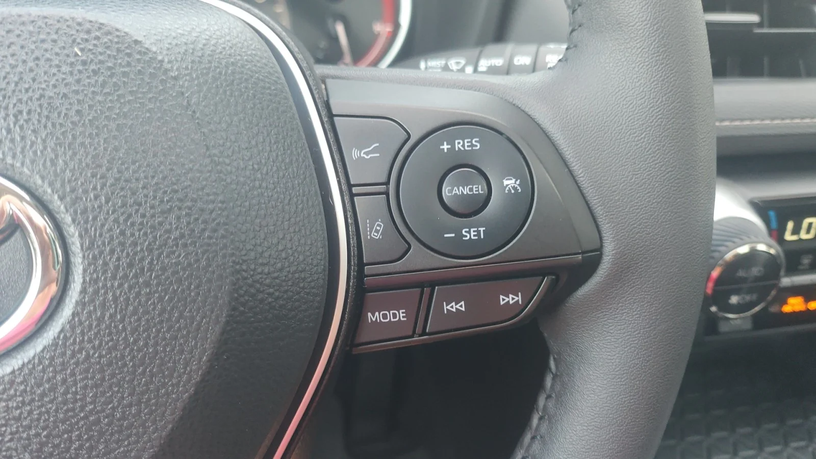 Used 2023 Ice Cap Toyota XLE 4WD image 19
