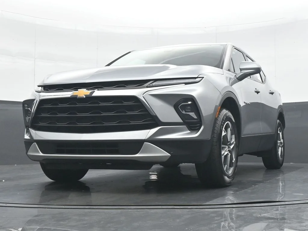 Used 2025 Gray Chevrolet LT image 25