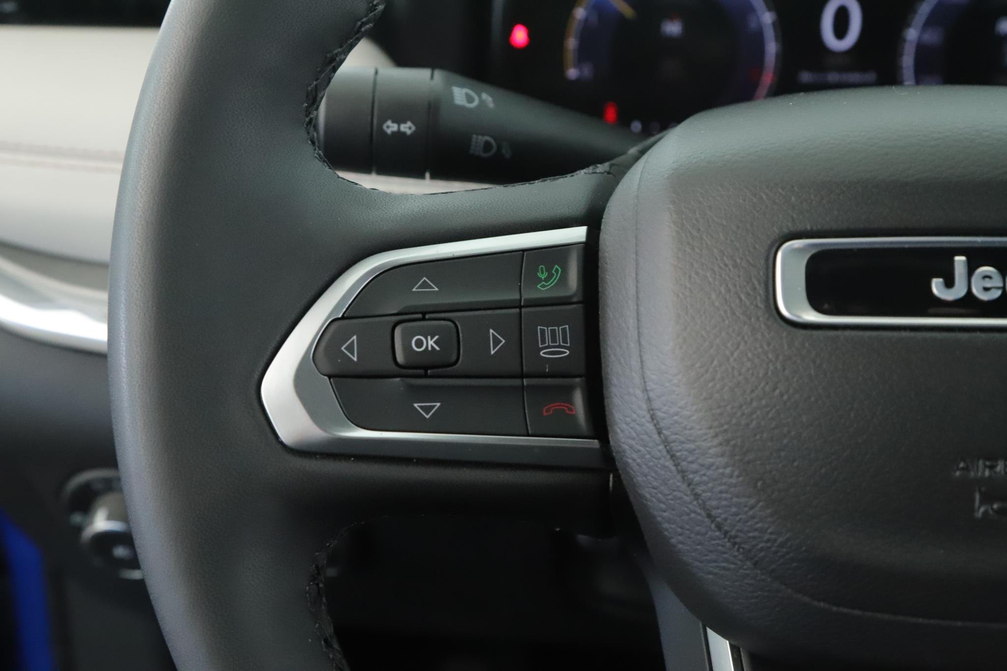 Used 2024 Hydro Blue Pearlcoat Jeep Limited 4x4 image 9