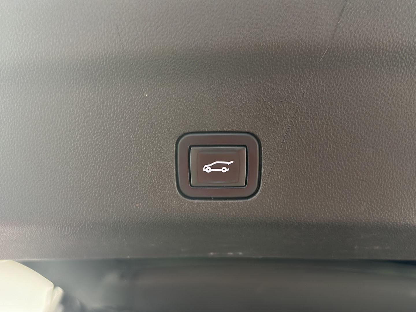 Used 2022 Onyx Black GMC Denali image 29