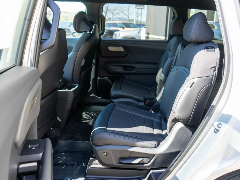 New 2027 Ivory Silver Kia S image 14