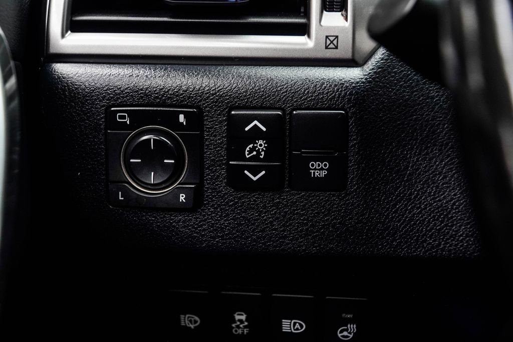 Used 2023 Black Lexus 460 image 40