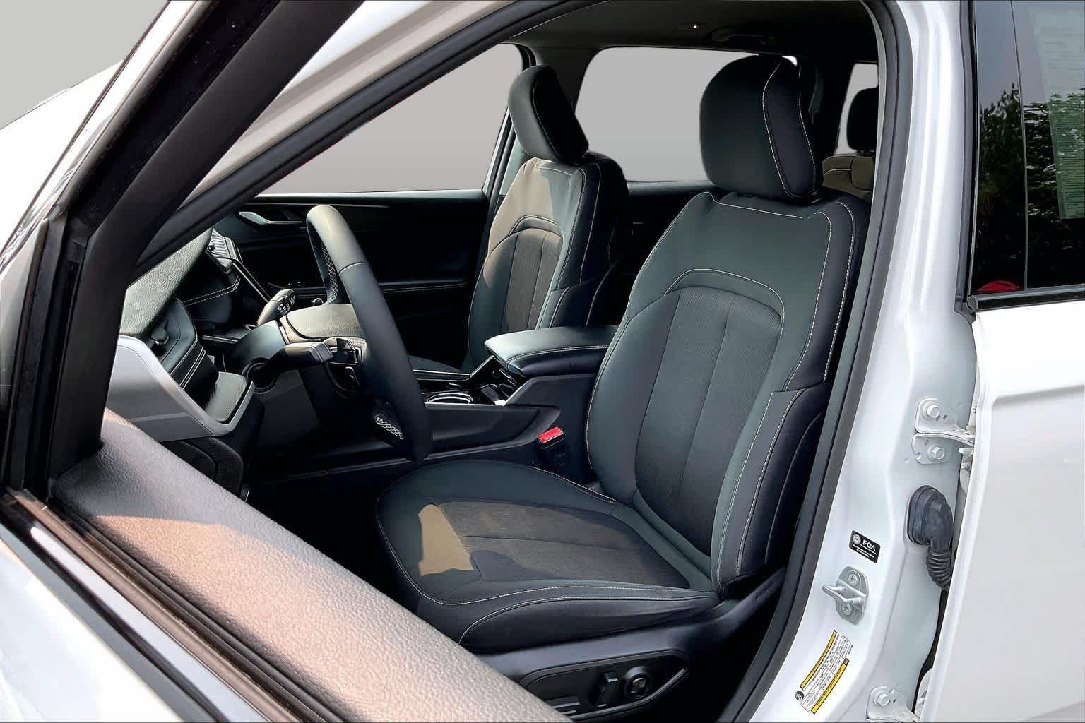 Used 2023 Bright White Clearcoat Jeep Laredo image 8
