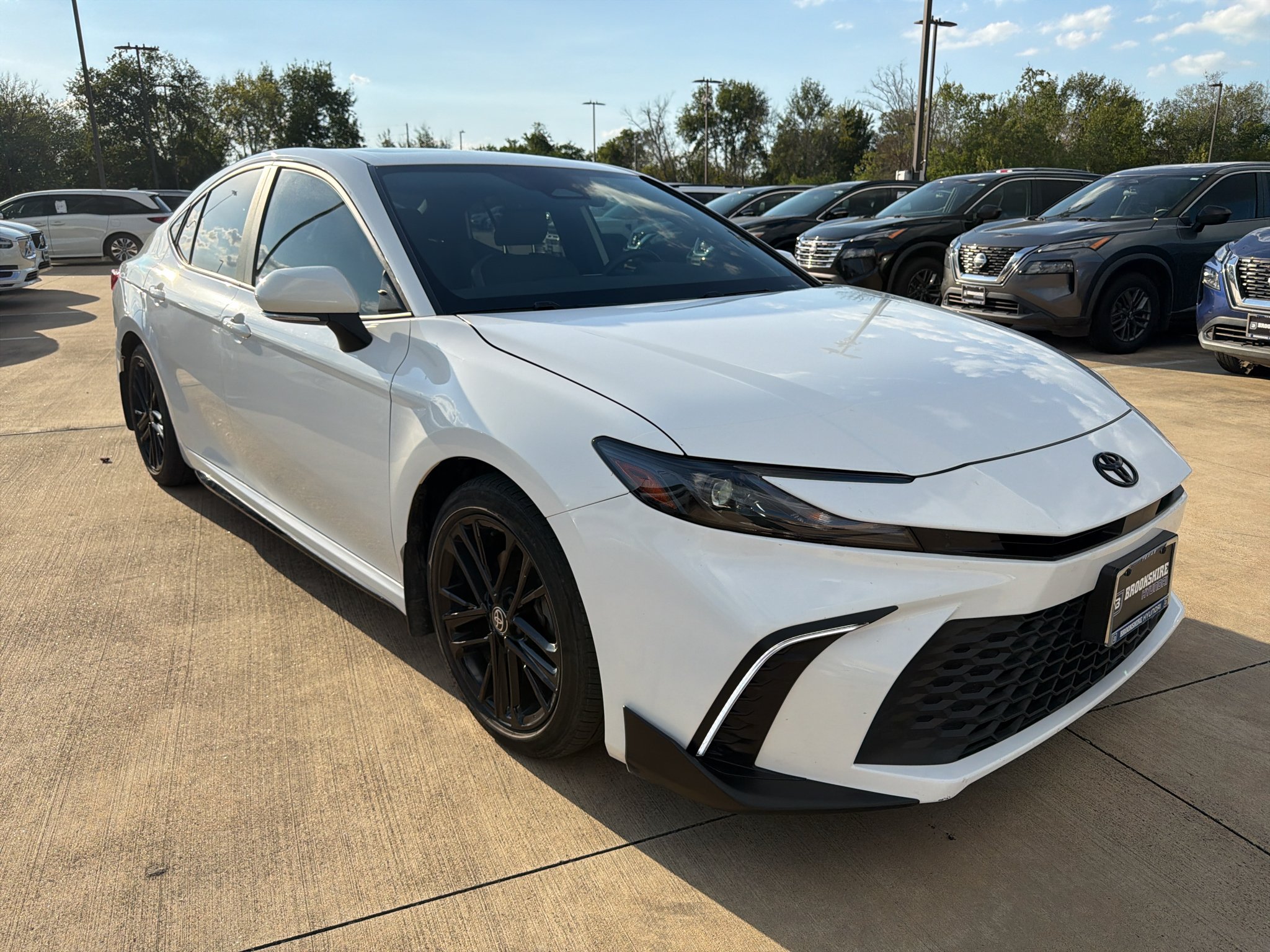 Used 2025 Ice Cap Toyota SE image 3