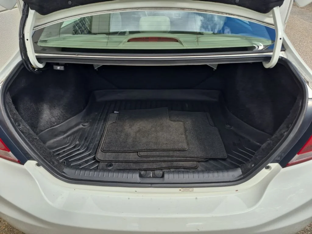 Used 2013 White Honda LX image 8