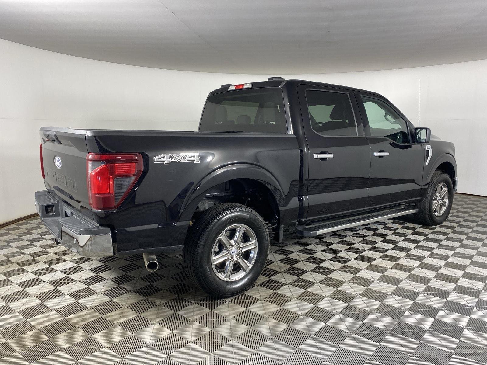 Used 2025 Agate Black Ford XLT image 10