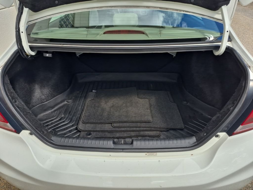 Used 2013 White Orchid Pearl Honda LX image 8