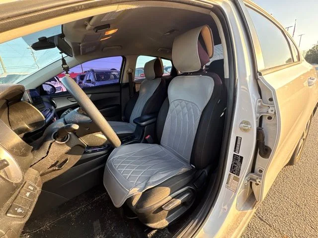 Used 2021 Clear White Kia LXS image 7