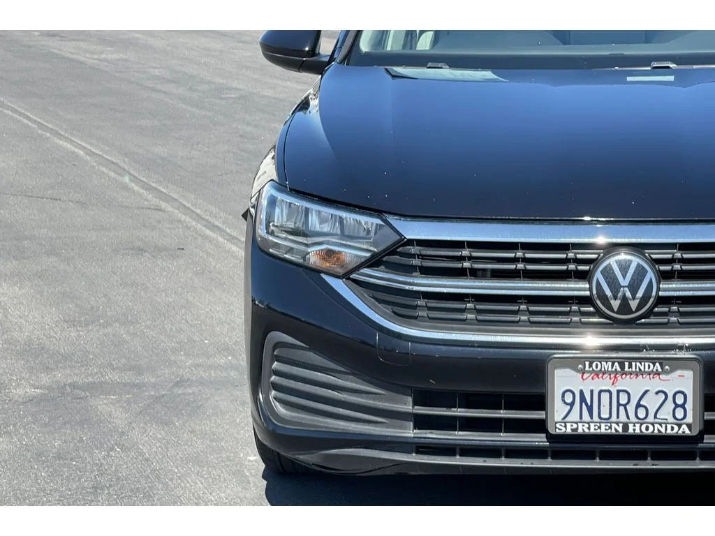 Used 2023 Deep Black Pearl Volkswagen SE image 10