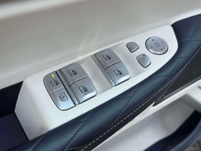 Used 2022 Black BMW 750i xDrive image 20
