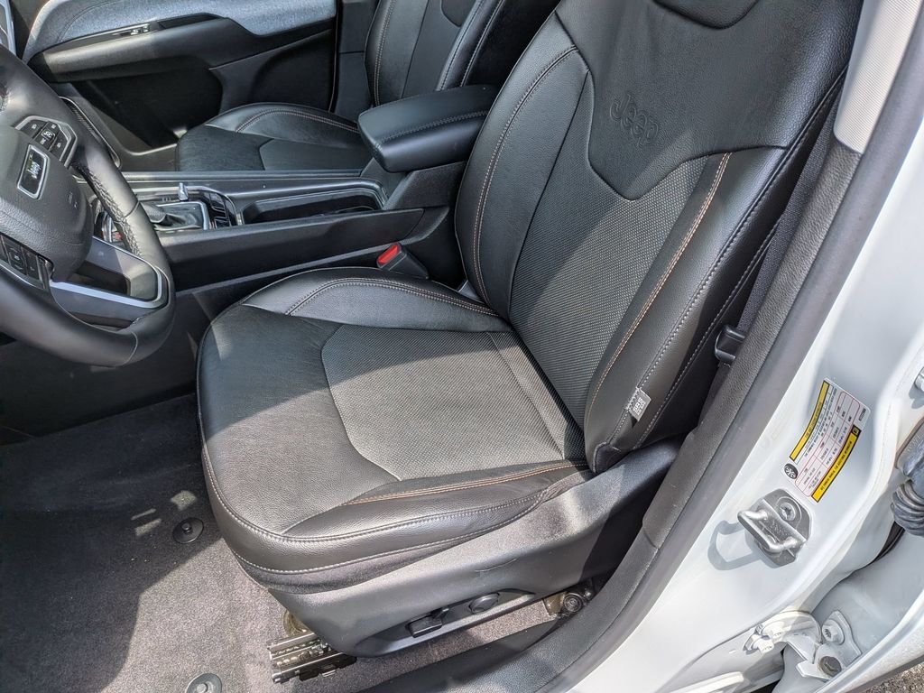 Used 2022 White Jeep Latitude Lux image 20