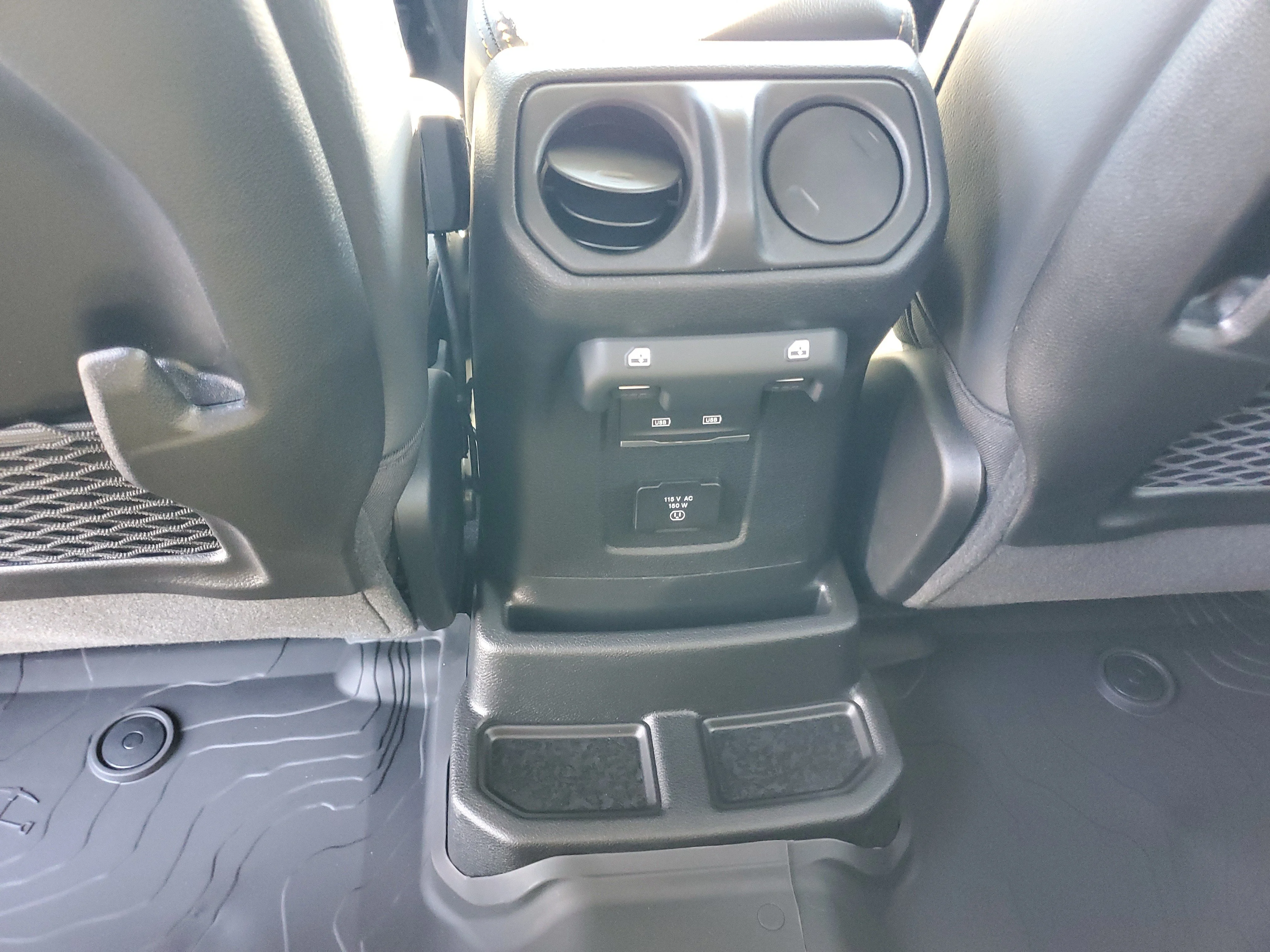 New 2026 Bright White Clear-Coat Exterior Paint Jeep Sahara image 18