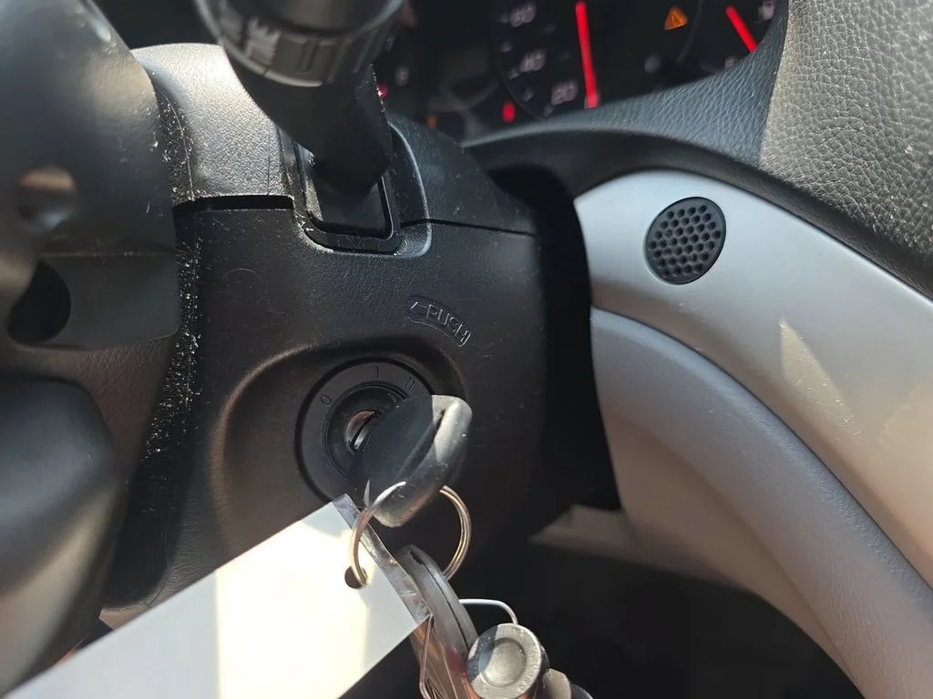 Used 2008 Silver Acura Base image 23