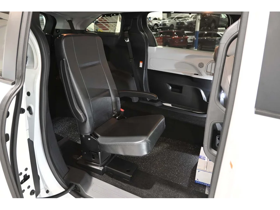 New 2026 WHITE Toyota LE Mobility Handicap Van image 17
