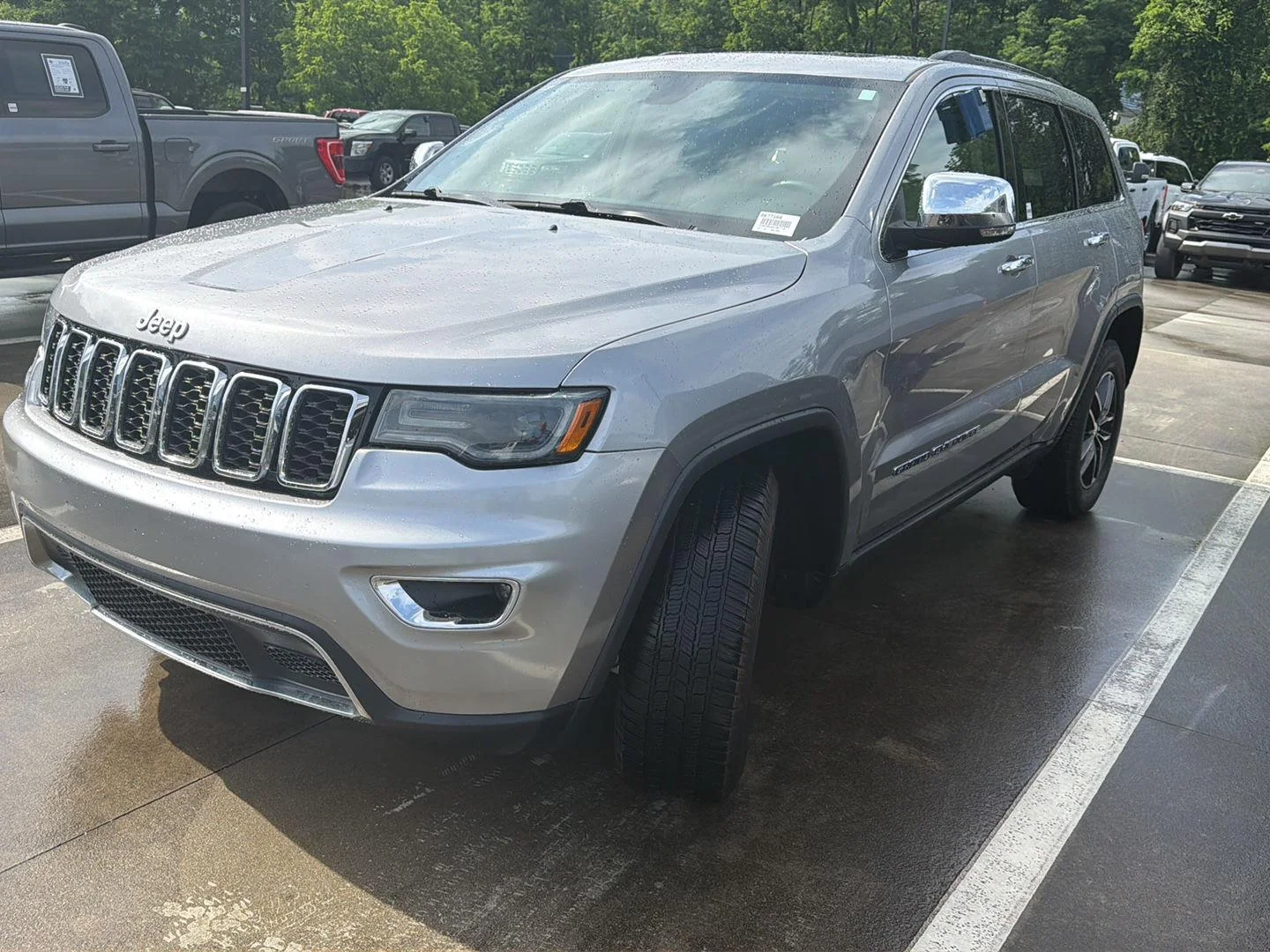 Used 2017 Billet Silver Metallic Clearcoat Jeep Limited image 2