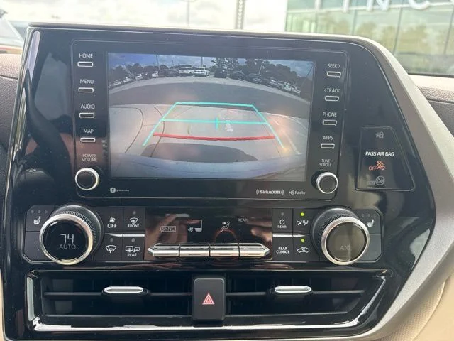 Used 2021 White Toyota XLE image 10