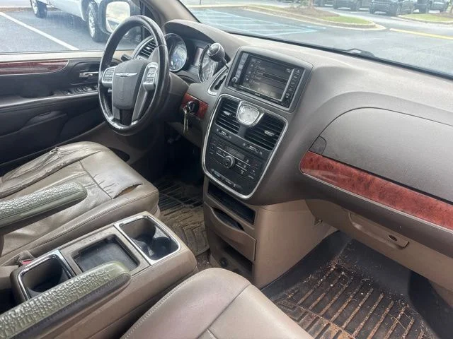 Used 2013 Beige Chrysler Touring image 26