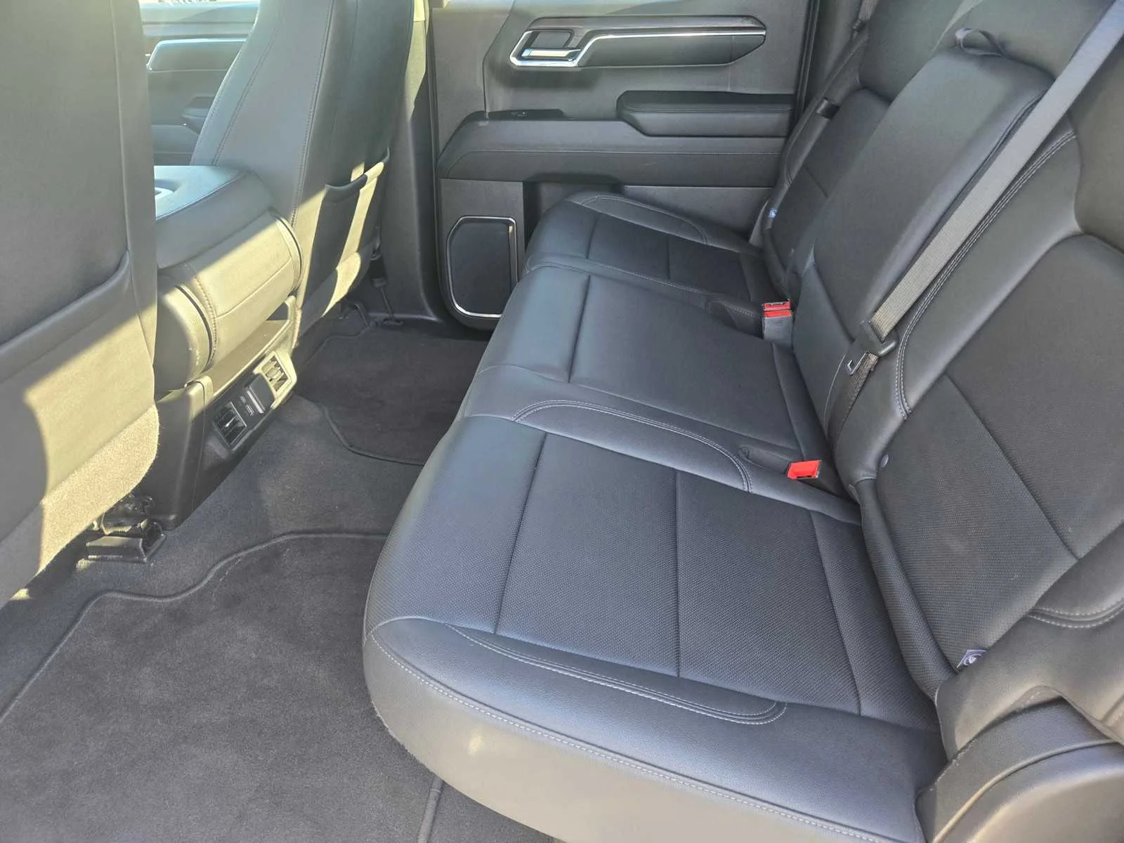 Used 2024 Downpour Metallic GMC SLT image 14