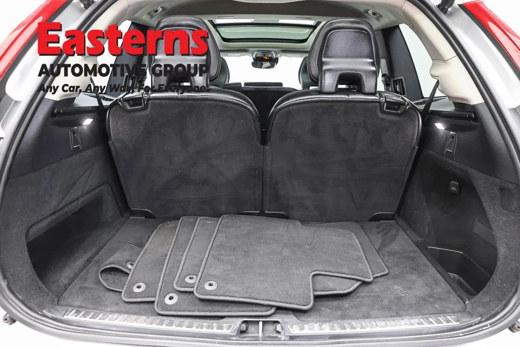 Used 2022 Gray Volvo T5 Momentum image 9