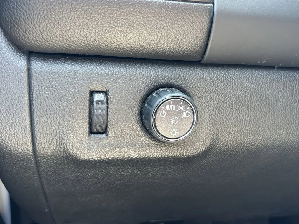 Used 2022 Summit White GMC Elevation image 34