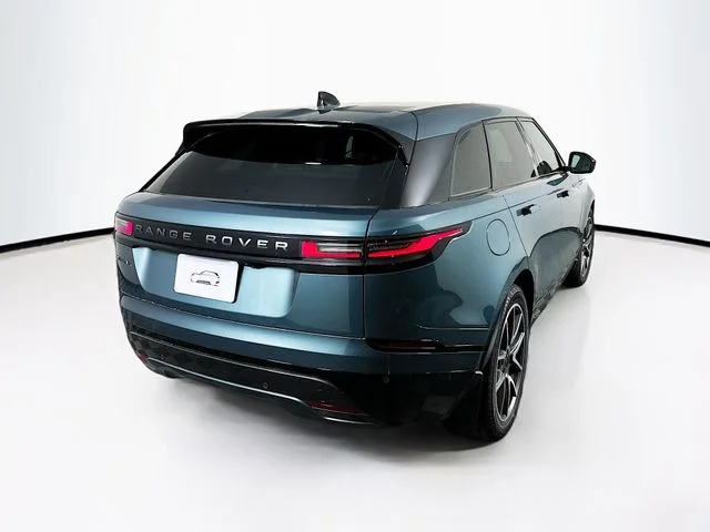 New 2026 Green Land Rover Dynamic SE image 5