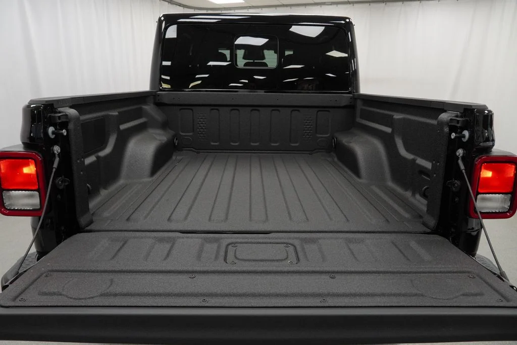 New 2026 Black Clear-Coat Exterior Paint Jeep Sahara image 31