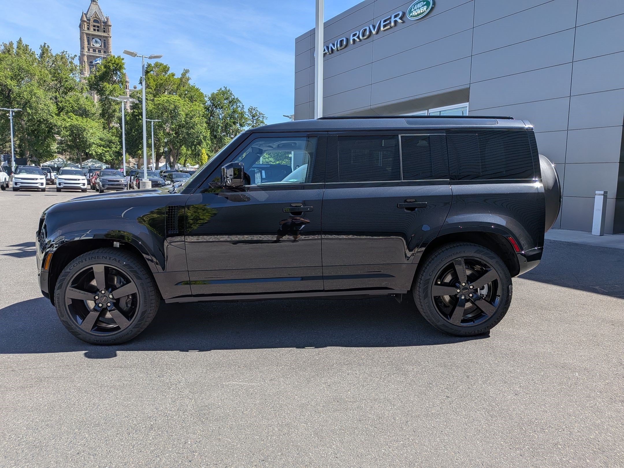 New 2026 Santorini Black Land Rover P400 X-Dynamic SE image 9