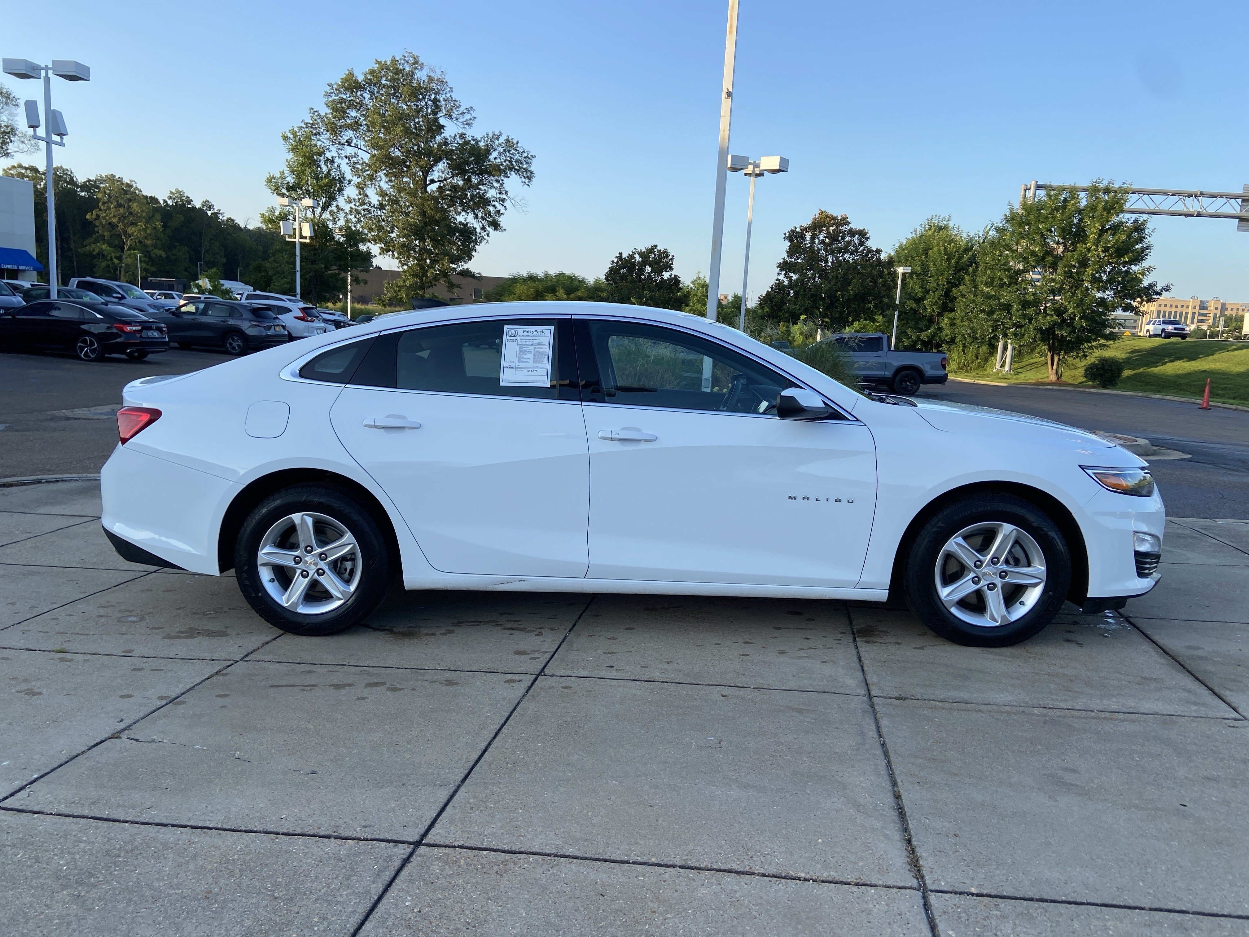 Used 2024 Summit White Chevrolet LS image 13