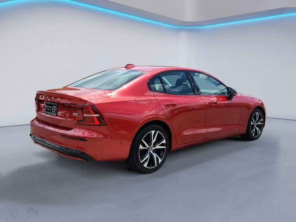 Used 2024 Fusion Red Metallic Volvo Plus Dark Theme image 4