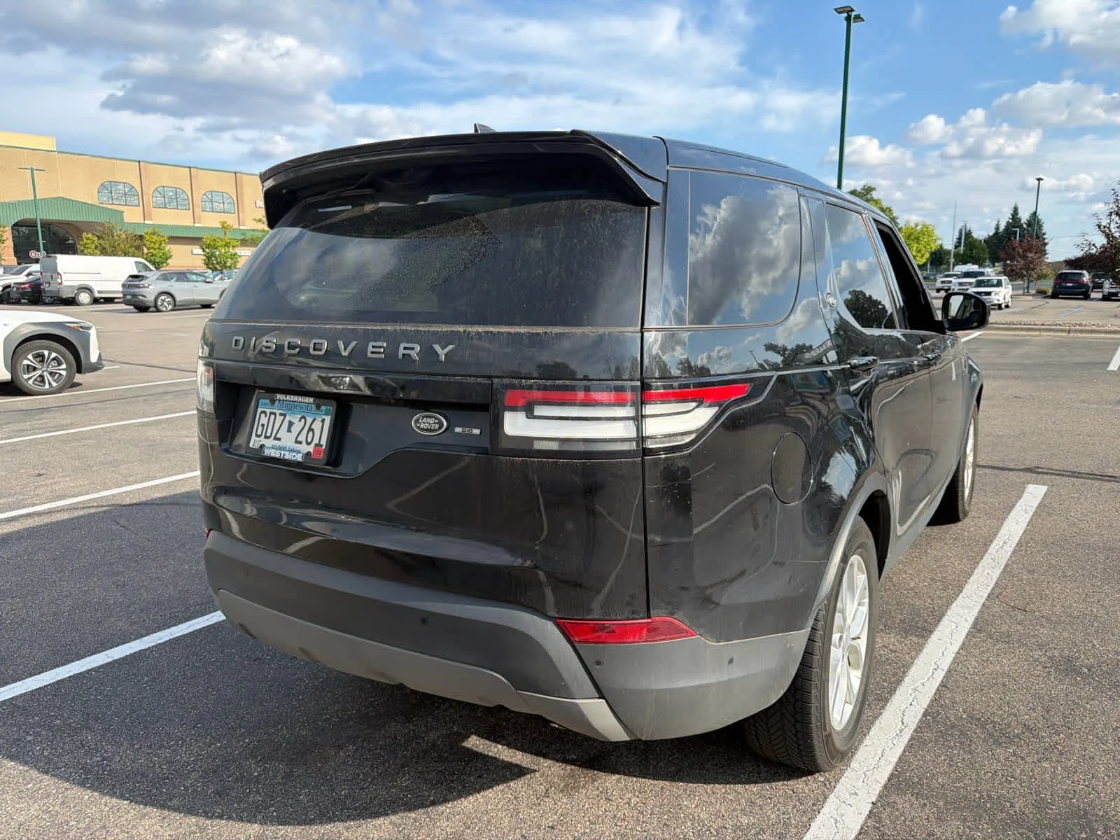 Used 2020 Farallon Black Premium Metallic Land Rover SE image 5
