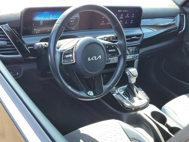 Used 2024 Fusion Black Kia S image 6