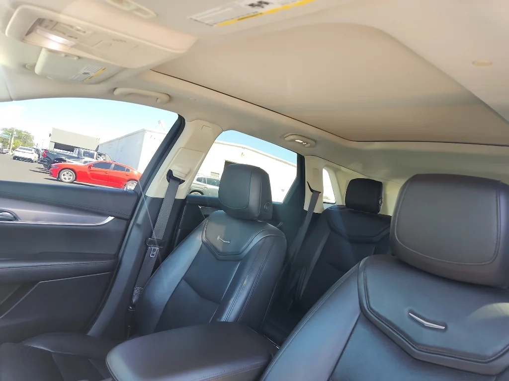 Used 2019 Crystal White Tricoat Cadillac Premium Luxury AWD image 22