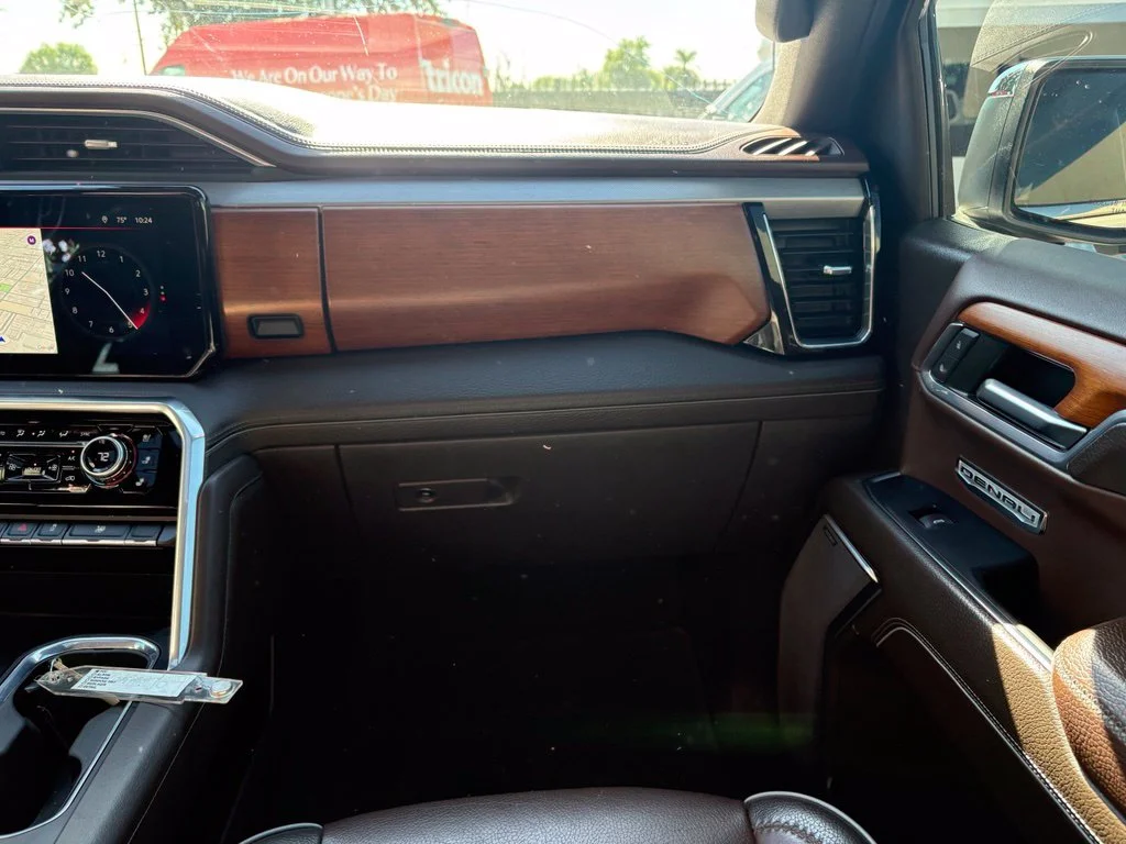 Used 2022 White GMC Denali image 8