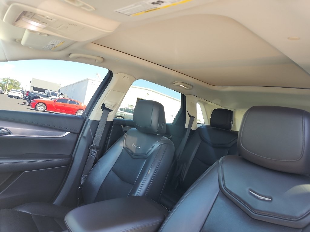 Used 2019 Crystal White Tricoat Cadillac Premium Luxury AWD image 22