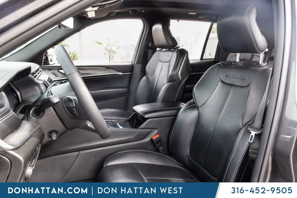Used 2023 Gray Jeep Overland 4xe image 13